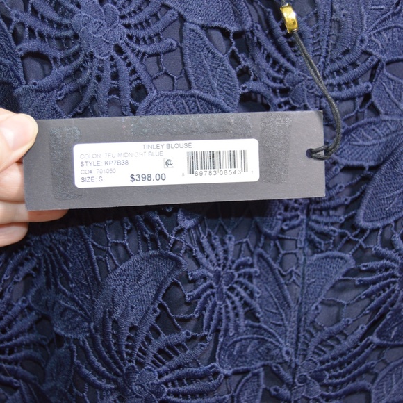 🆕🏷️ Kobi Halperin Tinley Cold Shoulder Midnight Blue Top - Picture 12 of 14